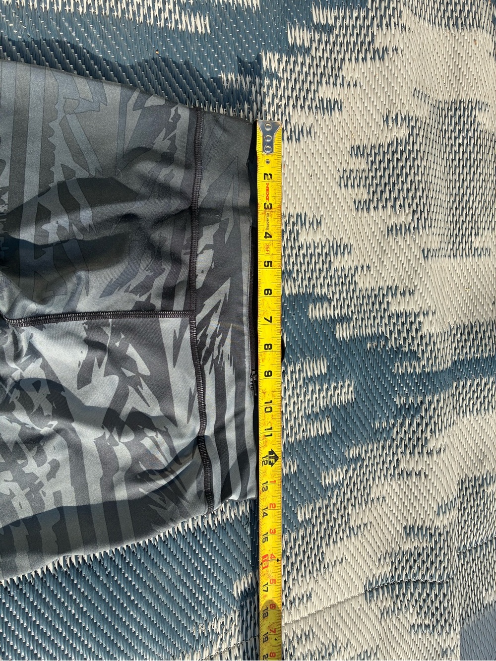 Nike Women's Black & Gray Patterned  Cropped Training Leggings - Picture 9 of 10